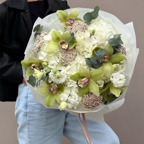 Букет "Эдем" из гортензии, орхидей, эустом, эвкалипта и озатамнуса в Электрогорске