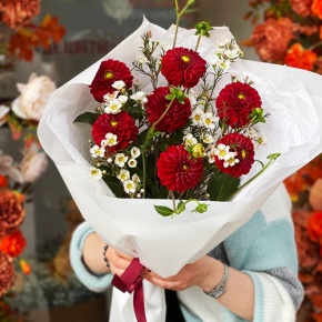 Букет "Марс" из георгин и хамелациума в Электрогорске