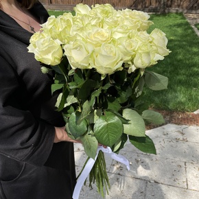 Букет из 21 белой розы (70 см) в Электрогорске