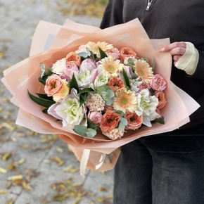 Букет "Лиссабон" из пионовидных роз, поновидных лилий и гербер  в Электрогорске