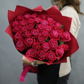Букет из 35 малиновых роз Шангрила (50 см) в Электрогорске