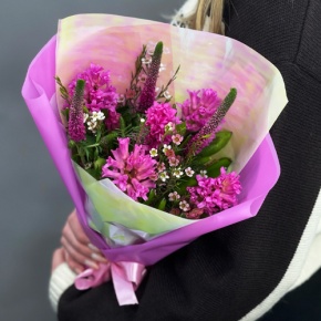 Букет "Вспышка" из гиацинтов, хамелациума и вероники в Электрогорске