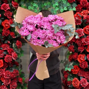 Букет  "Гармония" из 7 хризантем с эвкалиптом в Электрогорске