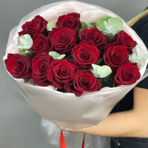 Букет из 13 роз Эквадор Эксплорер (60 см) в Электрогорске