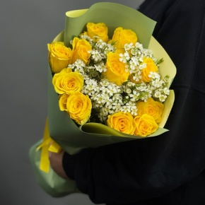 Букет "Нотка счастья" из лимонных роз и хамелациума (40 см) в Электрогорске