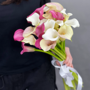 Букет из 21 каллы микс в Электрогорске