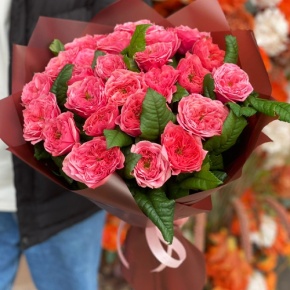Букет из 25 махровых пионовидных роз Риджентс парк  (60 см) в Электрогорске