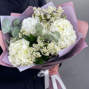 Букет "Суприм" из гортензий и хамелациума в Электрогорске