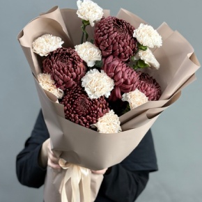 Букет из хризантем Бигоуди и диантусов в Электрогорске