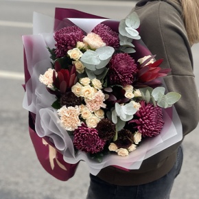 Букет "В каждом мгновении" из хризантем Бигоуди, кустовых роз, сафари, гербер Экзотик и диантусов в Электрогорске