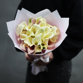 Букет из 25 калл нежный микс в Электрогорске