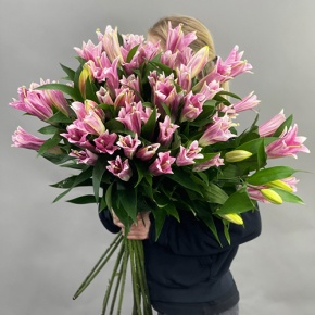 Букет из 17 розовых лилий в Электрогорске