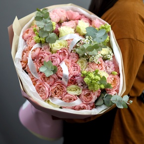 Букет "Миссис" из кустовой розы Джульетта и эустом в Электрогорске