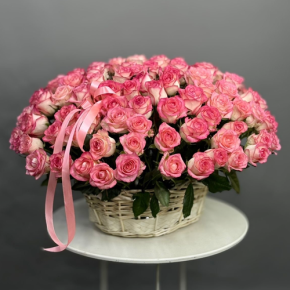Композиция в корзине из 101 розы Джумилия в Электрогорске