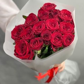 Букетик из 15 красных роз (60 см) в Электрогорске