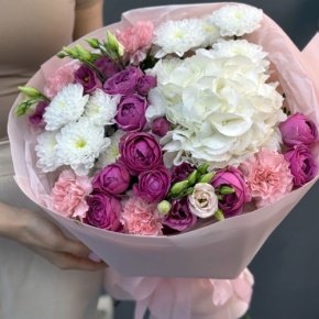 Букет "Вуаль" из хризантемы, кустовых пионовидных роз Мисти Баблз, диантусов, Голландской гортензии и эустом в Электрогорске