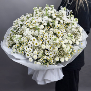 Букет "Эдем" из хризантем, маттиол и ромашек в Электрогорске