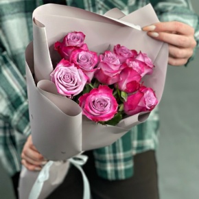 Букет "Сесилия" из 9 фиолетовых роз кения (40 см) в Электрогорске