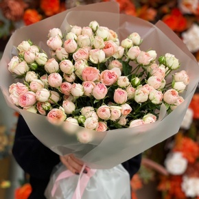 Букет из 35 нежных кустовых роз (40 см) в Электрогорске