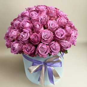 Композиция в шляпной коробке из 51 розы Меритим в Электрогорске