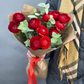 Букет из 11 ранункулюсов и эвкалипта в Электрогорске