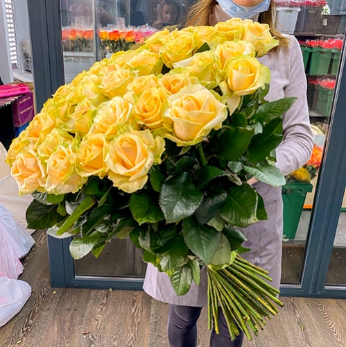 75 роз Аваланж (70 см) в Электрогорске