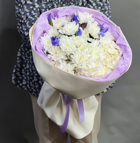 Букет "Грация" из ирисов, гортензии и кустовых хризантем в Электрогорске