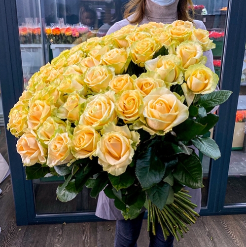 75 роз Аваланж (70 см) в Электрогорске