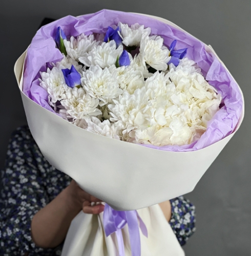 Букет "Грация" из ирисов, гортензии и кустовых хризантем в Электрогорске