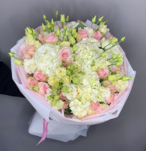 Букет "София" из гортензий, эустом и роз в Электрогорске