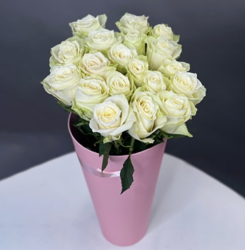 19 белых роз Кения в конусе в Электрогорске